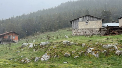 Bolu’da hava sıcaklıkları düştü yaylalar beyaza büründü