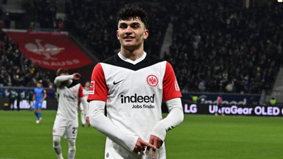 Can Uzun golünü attı; Frankfurt, Bundesliga'da şoku yaşadı