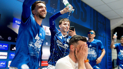 Bundesliga'ya dönmeyi garantileyen Schalke 04 şimdi de şampiyon oldu
