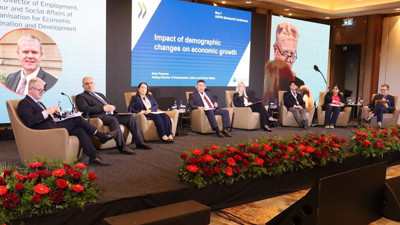 Üsküp'te "Değişime Öncülük Etmek" Konferansı devam ediyor