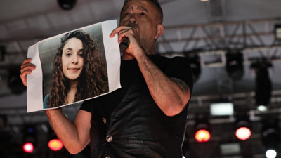 Haluk Levent, Gülistan Doku posteri açıp türkü söyledi