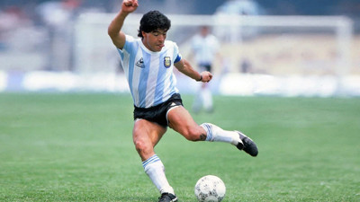 Maradona’nın şüpheli ölümü soruşturmasında iki doktor hakim karşısına çıktı