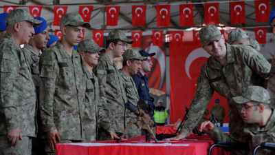 Üniformayı giyip yemin ettiler: Engelli gençlerin askerlik hayali gerçek oldu