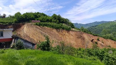 Fındık bahçesinde heyelan