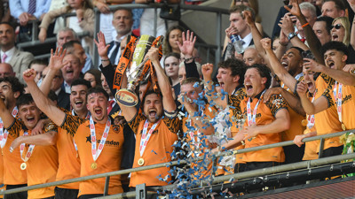 Acun Ilıcalı kutlamalarda Hull City taraftarına müjdeyi verdi