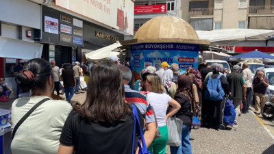 Arife günü "Halk ekmek" yoğunluğu: Büfelerin önünde uzun kuyruklar oluştu