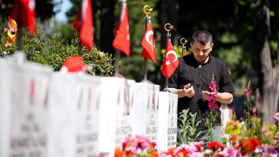 Şehitliklerde hüzünlü bayramlaşma