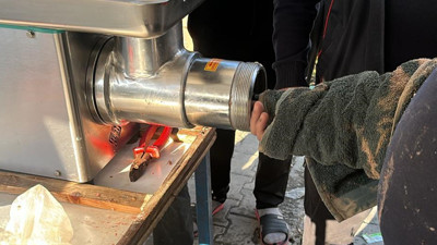Çığlıkları caddeyi inletti: Kurban eti çeken esnaf ölümden döndü