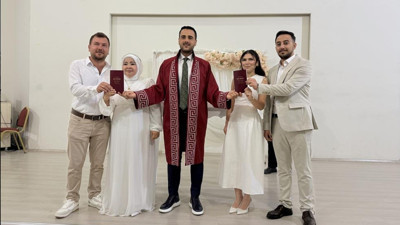 Aynı gün evlenip, birbirlerine şahit oldular