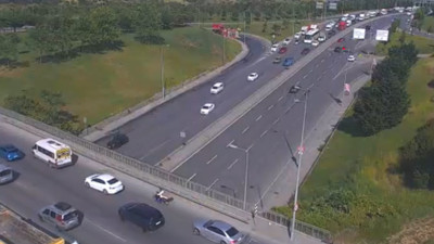Yangına giden itfaiye aracı devrildi: İstanbul’da görünmez kaza: Trafik kilitlendi