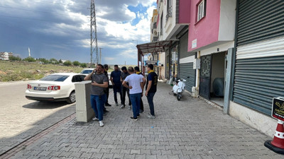 Tartıştığı eşi ve kızını tabancayla vurup kaçtı