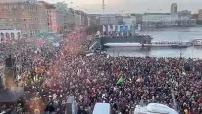 Berlin'de hükümet karşıtı dev protesto: Binlerce kişi istifa ve erken seçim istedi