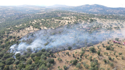 Çanakkale’de zirai arazi yangını: Ekipler havadan ve karadan müdahale ediyor