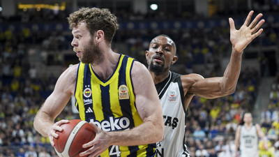 Fenerbahçe Beşiktaş'ı 25 sayı farkla yenerek finalde seriyi eşitledi
