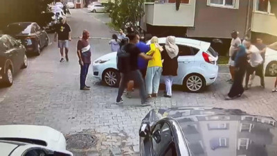 İki sürücü arasında 'Yavaş git' kavgası çıktı: Aileler de dahil oldu