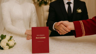 Düğünlerin yeni trendi 'Tiyatral nikah memuru': Fiyatlar cep yakıyor