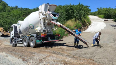 Ordu Büyükşehir Belediyesi heyelan sonrası açılan alternatif güzergahı beton yol yaptı