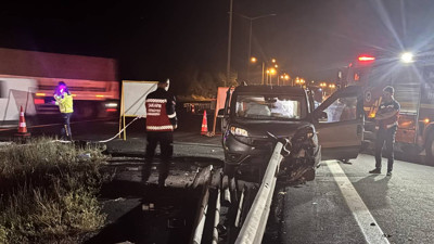 Anadolu Otoyolu'nda ticari araç bariyere saplandı: 1 ölü 3 yaralı