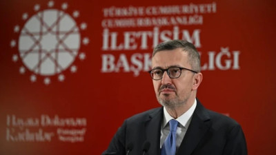 İletişim Başkanı Duran, karne alan öğrencileri tebrik etti