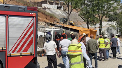 Tonlarca yükle devrildi: Beykoz'da korku dolu dakikalar