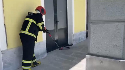 TCDD hizmet binasında yılan paniği: İtfaiye ekipleri müdahale etti
