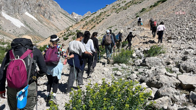 Tunceli'nin saklı cenneti ziyaretçi akınına uğruyor: Kırk Merdiven Şelalesi büyülüyor