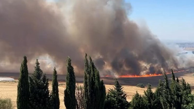 Hasat zamanı buğday tarlasında yangın faciası: Çiftçinin emeği yanıp kül oldu