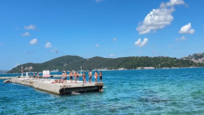 Serinlemek için girmişti... Sarıyer'de teknenin altında baygın halde bulundu