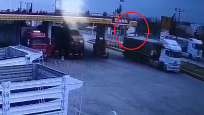 Dev araçlar kafa kafaya çarpıştı: 1 ölü 2 yaralı