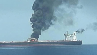 Umman açıklarında seyreden tankere şüpheli saldırı
