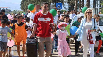 Adana’da Kadir İnanır anısına ücretsiz sinema gösterimi yapılıyor