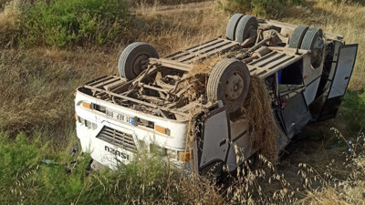 Amasya’da korkutan kaza: Tarlaya devrilen minibüsteki 16 kişi yaralandı