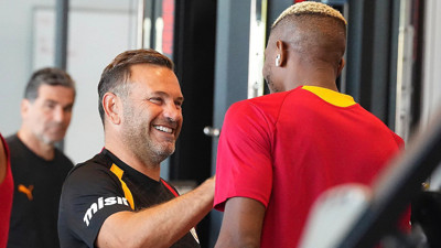 Galatasaray'da Osimhen sevinci yaşanırken kampa katılan sürpriz isim şaşırttı
