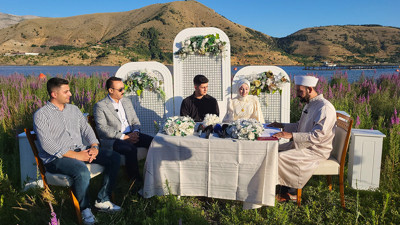 Çat Barajı'ndaki yüzen adalar bir ilke sahne oldu: Nikah kıyıldı