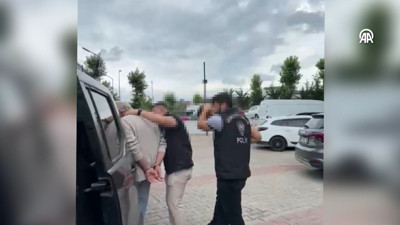 Polisin üzerine araç sürdü, evinden tabanca çıktı: Sancaktepe'de uyuşturucu operasyonu