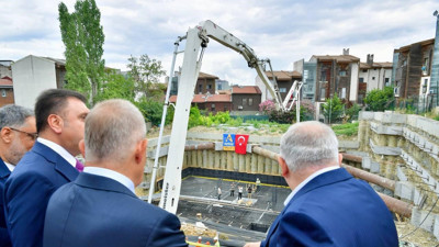 Karagümrük'te 40 yıllık düğüm çözüldü: Neslişah Sultan İlkokulu’nun temeli atıldı