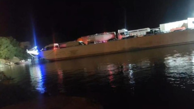 Elazığ-Pertek feribotunda motor arızası: Yolcular iskeleye 30 metre kala mahsur kaldı