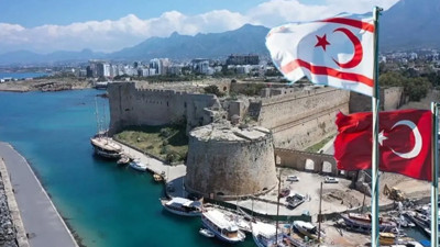 KKTC'de sınır kapısı yakınında korkutan yangın: Evler ve iş yerleri zarar gördü