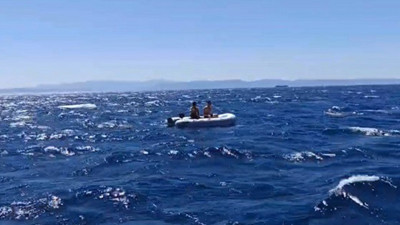 Ayvalık açıklarında mahsurkalan 2 kişi kurtarıldı