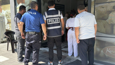 Göz göre göre gelen iş kazası: Tanık olan işçiler bayıldı: Kolunu hamur makinasına kaptırdı