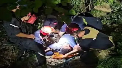 Kontrolden çıkan elektrikli bisiklet uçuruma yuvarlandı: 3 yaralı
