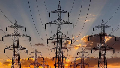Türkiye’de elektrikte dikkat çeken tablo: Zirve saatler ve üretim kaynakları açıklandı