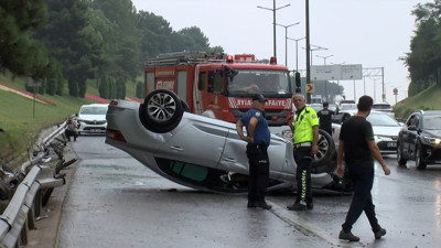Biri takla attı, diğeri bariyerlere çarptı: İstanbul’da yağmurla birlikte peş peşe trafik kazası yaşandı