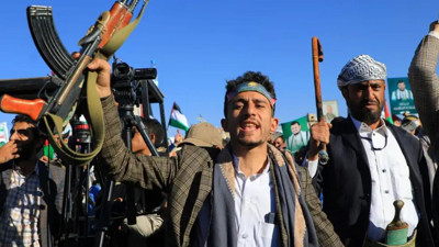 Yemen'de çatışmalar yeniden alevlendi: Husiler hükümet güçlerini vurdu