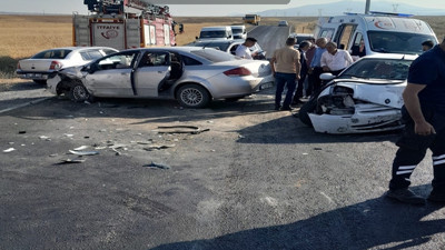 Otomobiller kafa kafaya çarpıştı: 7 yaralı: Van’da kaza sonrası can pazarı yaşandı
