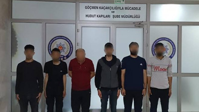 Edirne'de bir otomobilde 5 kaçak göçmen yakalandı