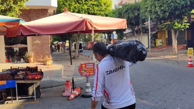 Yakaladı, poşetleyip sırtına koyup götürdü: Görenler gözlerine inanamadı