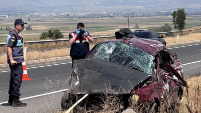 Erzurum'da otomobil ile hafriyat kamyonunun çarpıştı: 2 ölü, 4 yaralı var