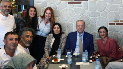 Cumhurbaşkanı Erdoğan’dan Üsküdar’da esnaf ziyareti