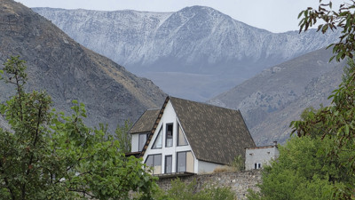 Erzincan Üzümlü'de ağustosta yağış sürprizi: Esence Dağı dolu nedeniyle beyaza büründü